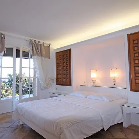 Van Gogh Villa *